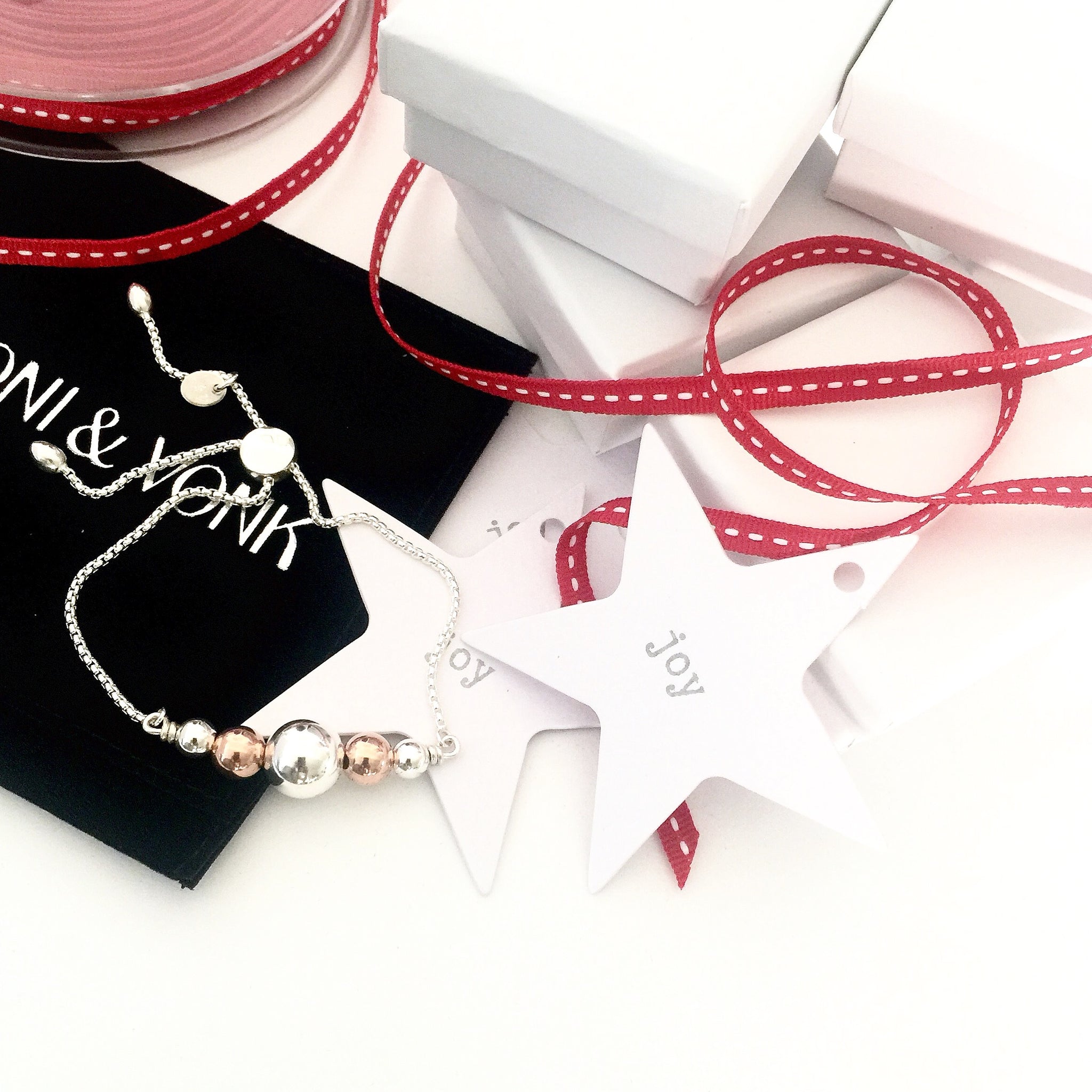 Leoni & Vonk Christmas Gift wrap and bracelet