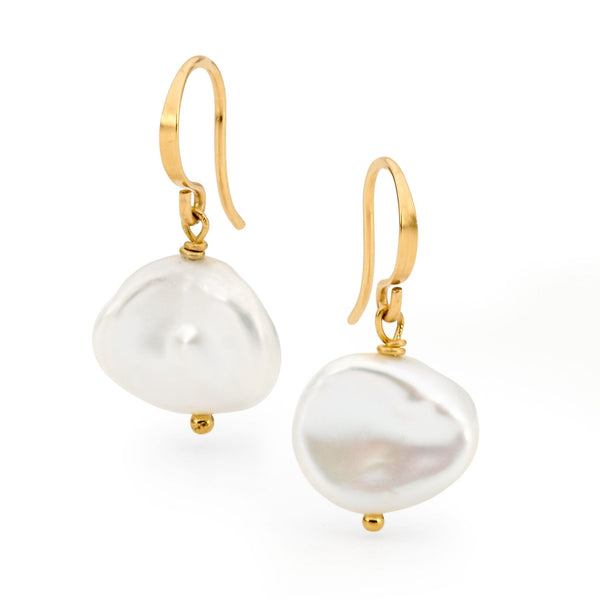 Image of Leoni & Vonk gold and pearl earrings on a white background