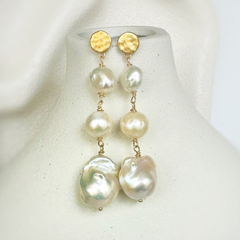 Leoni & Vonk long baroque pearl earrings on a white vase