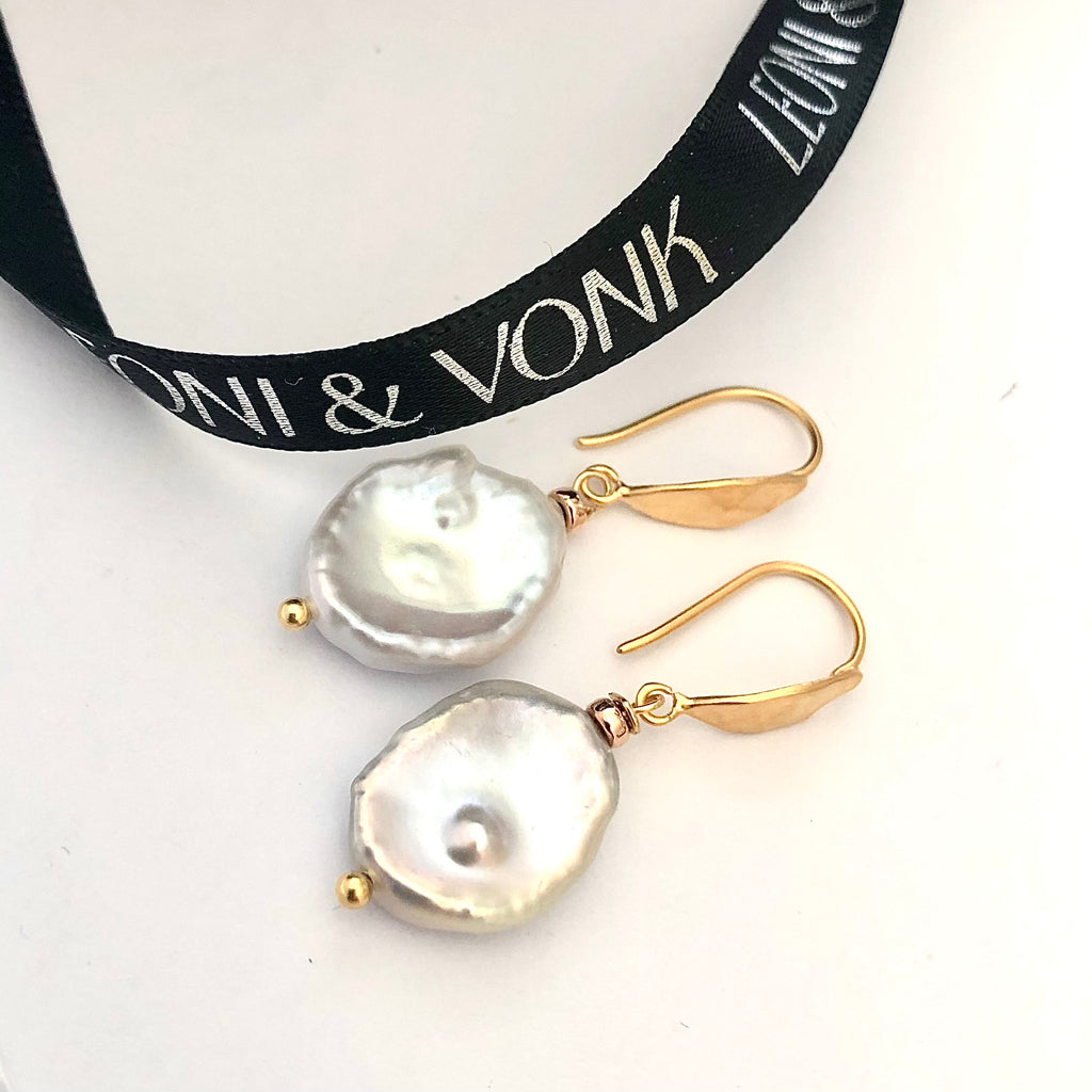 Leoni & Vonk luxe gold keshi pearl earrings with Leoni & Vonk ribbon
