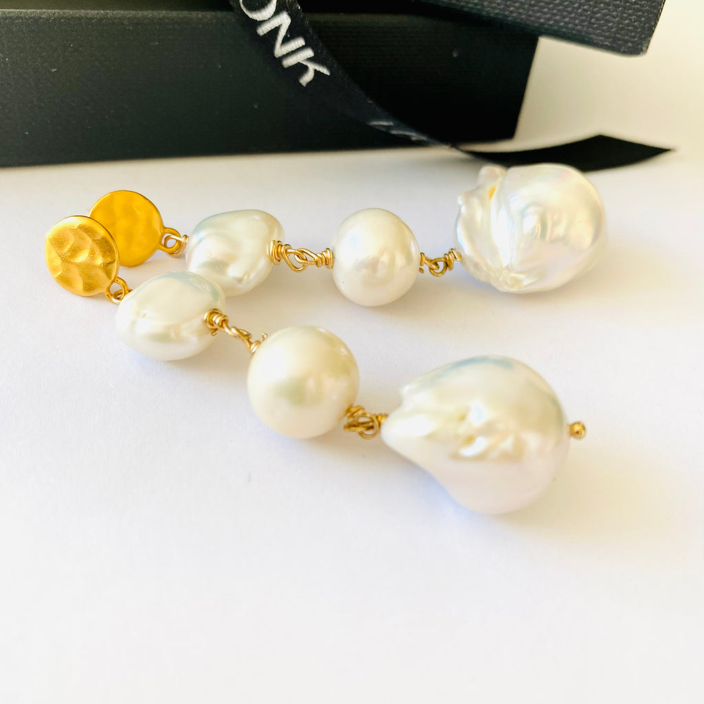 Leoni & Vonk triple pearl drop earring on a white background with leoni & Vonk ribbon and a black box