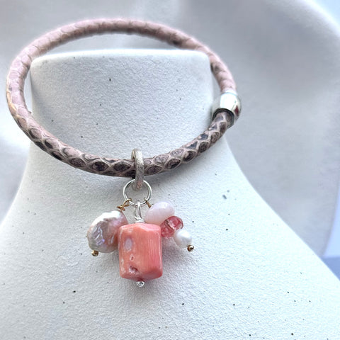 Leoni & Vonk pink leather bracelet with dyed sea bamboo and pearl charms