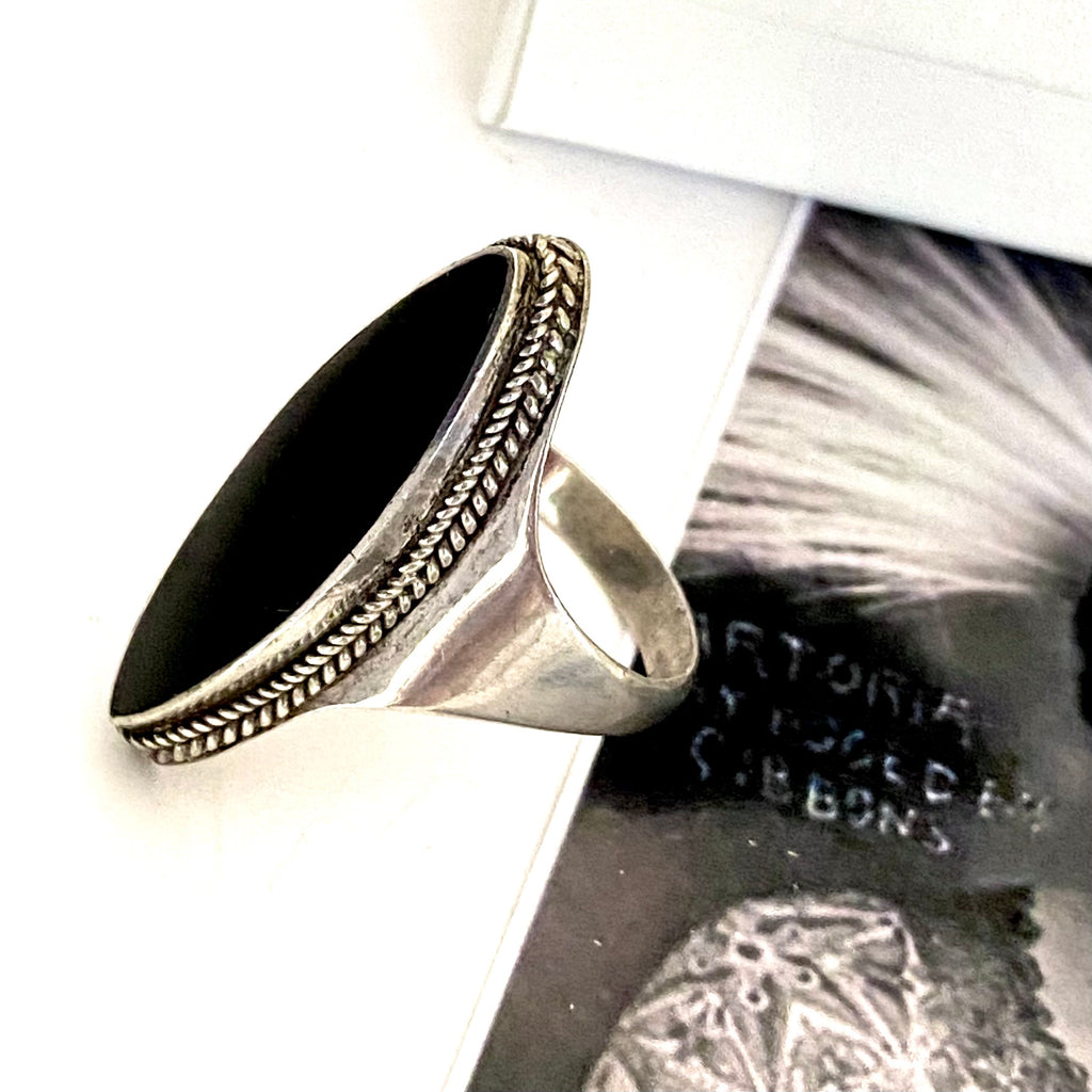 Leoni & Vonk sterling silver and black agate ring on a white and black  background